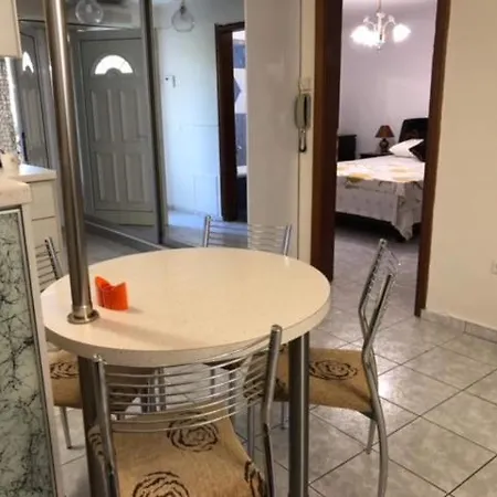 Elena 5***** Apartman Vromerí